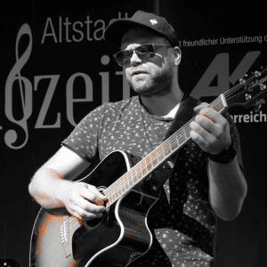 "Denkfoitn" mit der Gitarre.